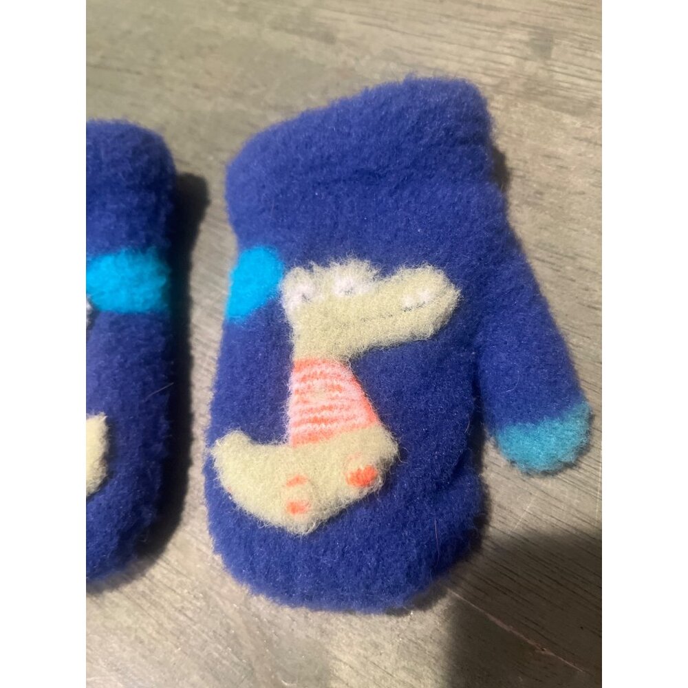 Powder Baby Fleece Mittens With Crocodile Appliqué - Picture 3 of 6